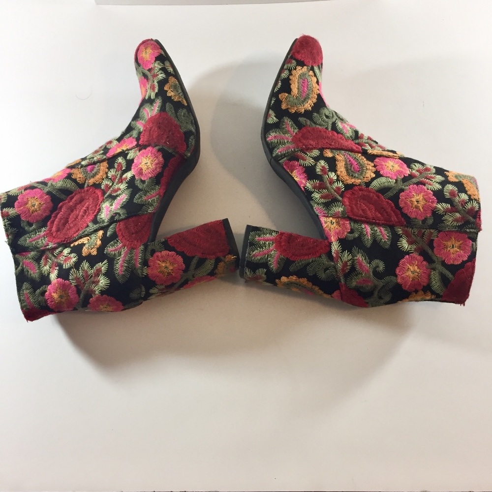 MIA Embroidered Ankle Boots SZ 10